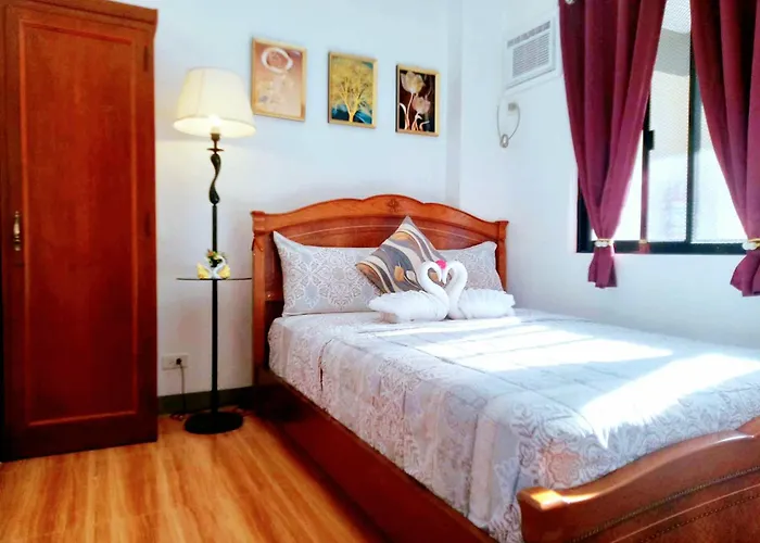 Secluded With Full Kitchen & Balcony Garden View *